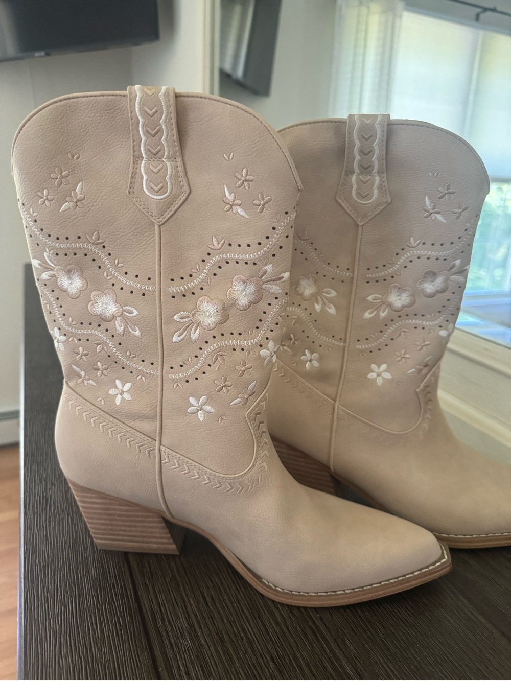 Dolce Vita Cream Anita Floral Embroidered Heeled Western Boots Size 9.5 - Picture 4 of 12
